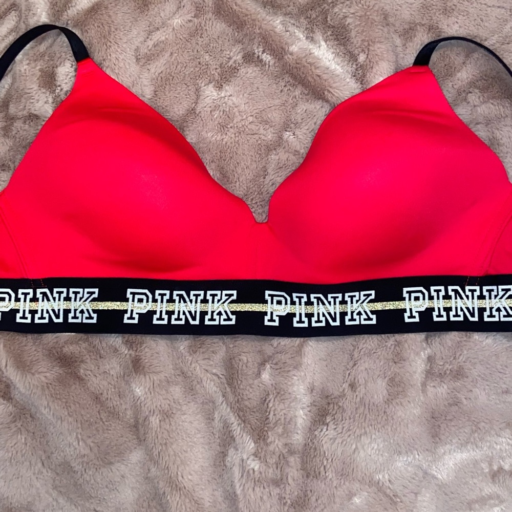 Red Bra - Picture 2 of 4
